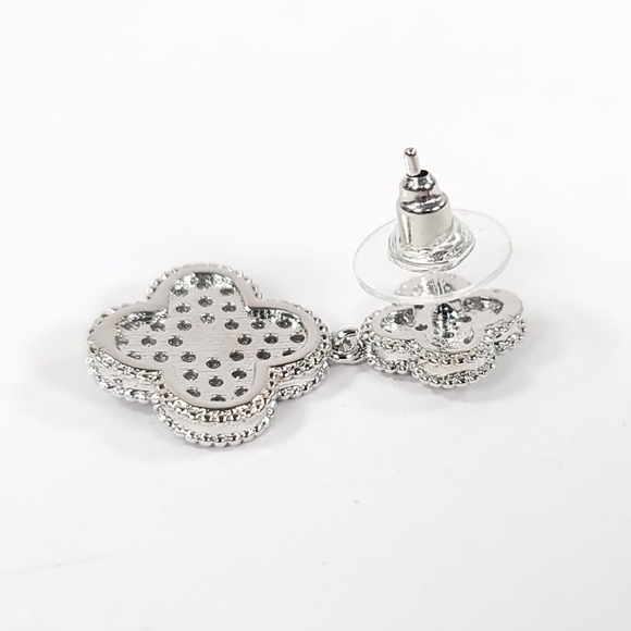 New! Woman's Stainless Steel four leaf earrings. Silver color - Picture 4 of 6